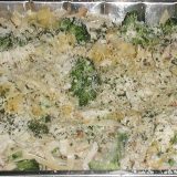 fettuccine alfredo with chicken tray